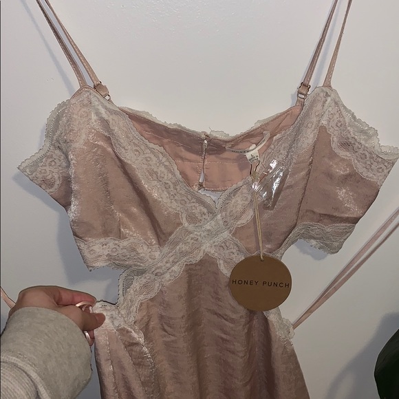 Pink satin dress with white lace trimming - Picture 2 of 5